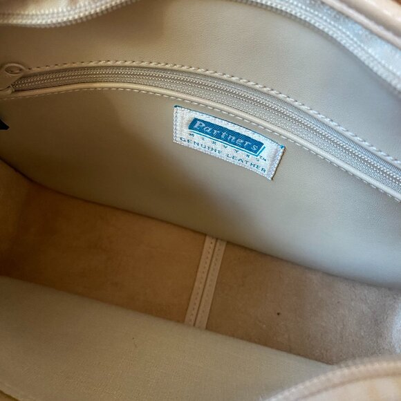 Partners Mervyns Ivory Genuine Leather Crossbody Shoulder Bag - Picture 7 of 10